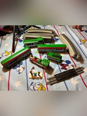Peanuts Christmas train set Hawthorne village engine-Preowned